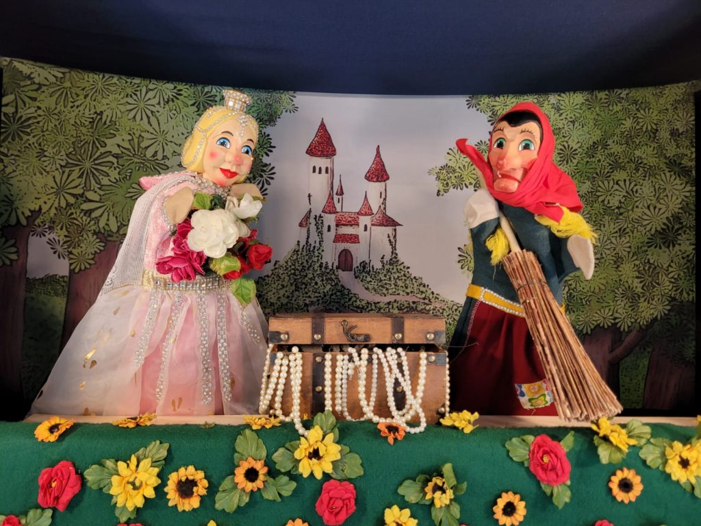 Die Hexe TatterKnatter - Mobiles Puppentheater für Kinder